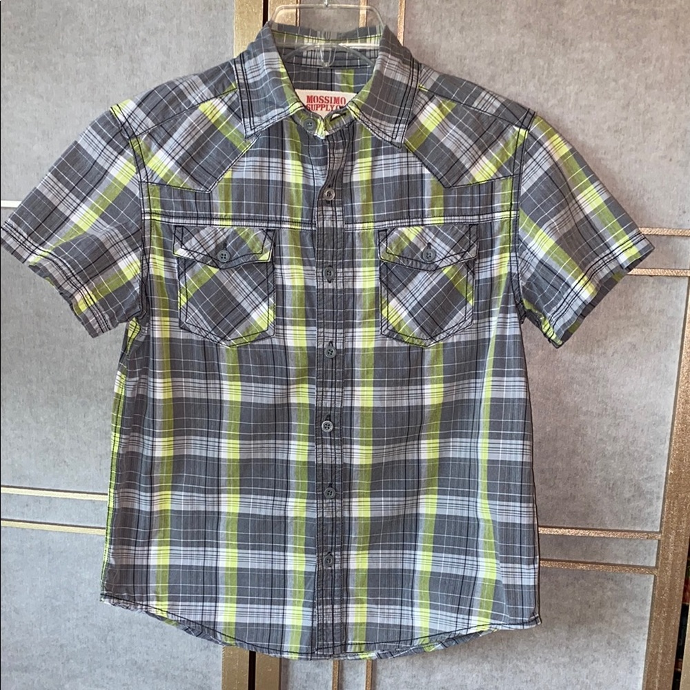 5/$25 Plaid, short sleeves, button front shirt, boys size M (8/10)